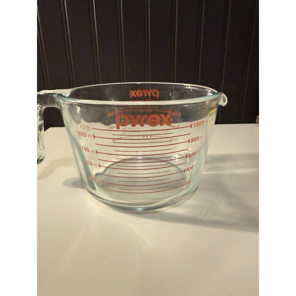 Vintage Pyrex 4-Cup / 1-Quart Glass Measuring Cup – Red Markings